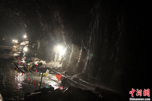 西藏墨脱公路嘎隆拉隧道贯通 被喻天下最难路