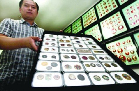 图片版权归原作者所有 安徽一男子收藏近万枚徽章 欲建徽章博物馆(图)-图片版权归原作者所有