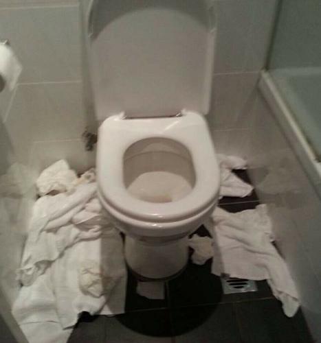 台湾两女在澳洲旅游不满酒店服务 把<em>内裤塞</em>冰