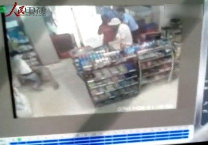 安徽两警察目睹少女被杀未有效制止被追责_新闻