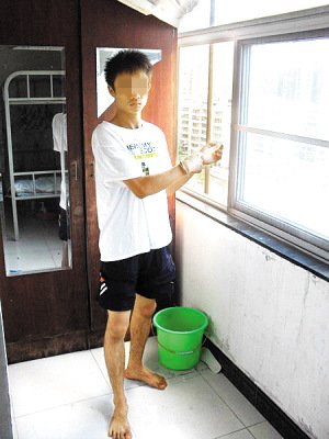 男子爬铁管进宿舍欲强奸<em>女同事</em>被刑拘(图)_新