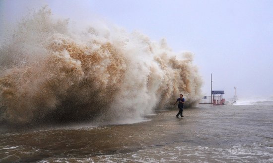 强台风天兔致广东25人遇难 汕头老城区几乎全被淹