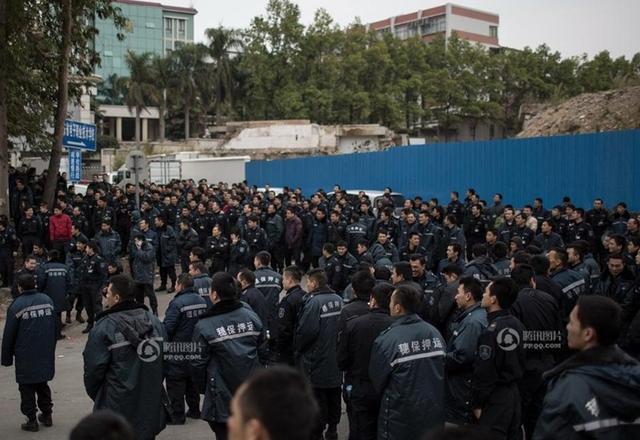 广州押运员罢工背后：月收入2000 住宿1平方米