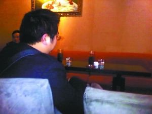 男子用30万买房款炒股两年后剩9000元