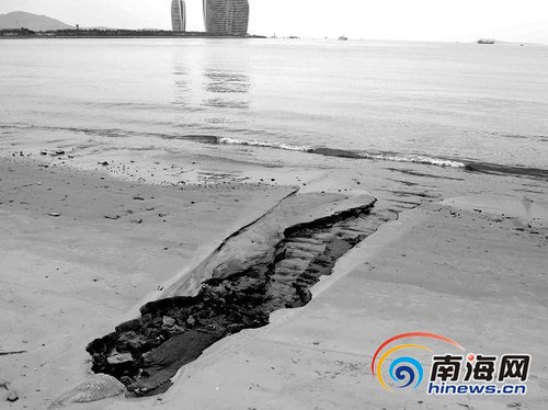 雨水管变污水管 三亚湾被排污半个月没人管[图