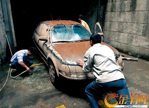 广州新市长就防汛不力致水漫街头连夜道歉