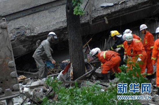 西安市东大街商店坍塌事故共造成2人遇难2人伤