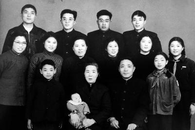 原铁道部部长之子：我出差都是自己排队买火车票