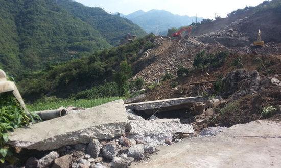 三峡库区地质灾害已致26人死 水电站首次被冲毁