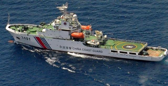 中国海警船解救被扣渔船细节:靠撞击救回1船1人