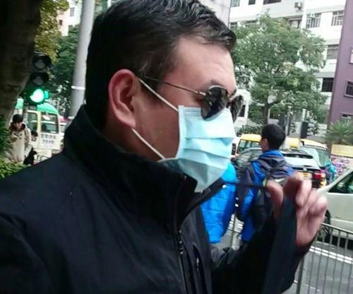 另一被告香港男导游胡彦南。(图:香港《星岛日报》网站/伍凯莹 摄)