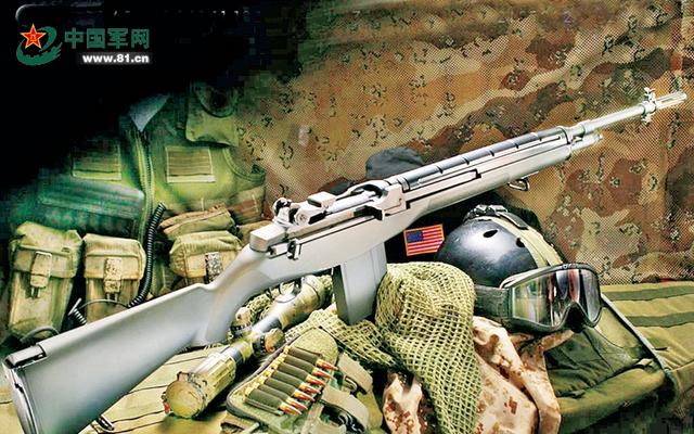 军迷对比美国M14自动步枪和苏联AK系列步枪