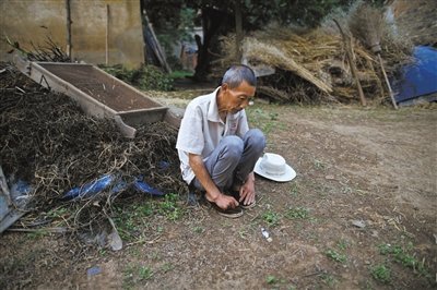 6月3日,安徽颍上县新集镇,67岁的李良如。他2011年查出食道癌。新京报记者 周岗峰 摄