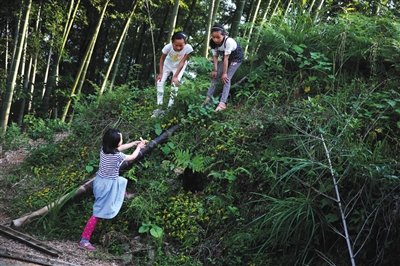 农村11岁艾滋病女孩的孤独：“没人和我玩”(图)