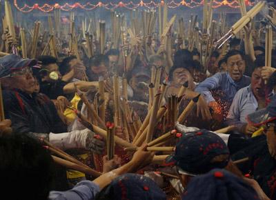 姑娘,就让生米煮成熟饭吧!