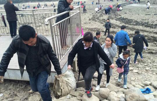 ֣�ݶ���԰�˹�����ɺ� ����С��������ںӰ�