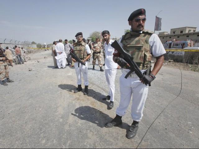巴基斯坦武装分子袭击海军基地 一名军官死亡