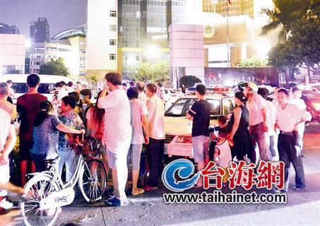 福建一女子公安局门口砍人 目击者称砍人如剁肉
