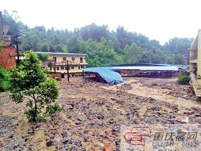 暴雨致重庆多地受灾 永川两人遇难