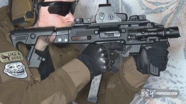 学者谈乌鲁木齐特警测试92手枪多功能枪架 - tstv.cn