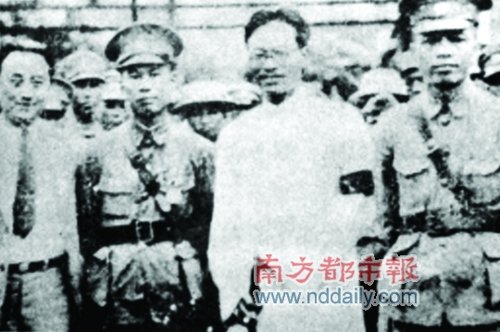 1932年"一·二19路军总指挥蒋光鼐(中,军长蔡廷锴(右)