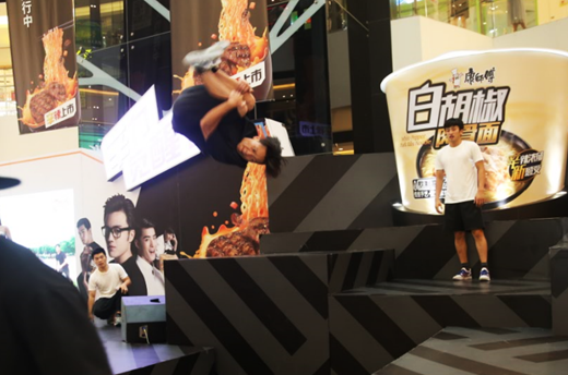 都市极限跑酷挑战赛挺进广州,只玩酷炫绝技!_新闻_腾讯网