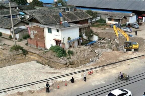 云南大丽高速“最牛钉子户”开拆 已对峙1206天