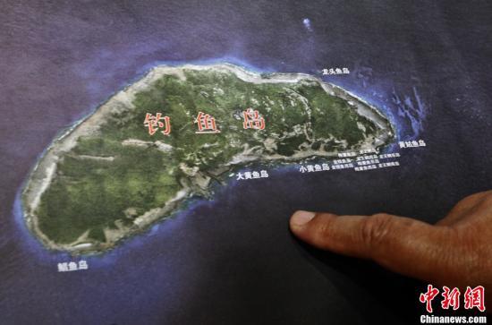 资料图：《中华人民共和国钓鱼岛及其附属岛屿》专题地图已经发售。图为该地图上的钓鱼岛，其中可以看出岛上的植被情况。中新社发 张浩 摄