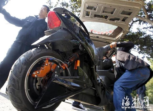 15岁男生骑超标电摩追尾公交致腿部骨折