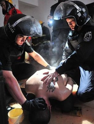 Guangxi Wuzhou shtënat e policisë dyshojnë për të shpëtuar marrjes së pengjeve