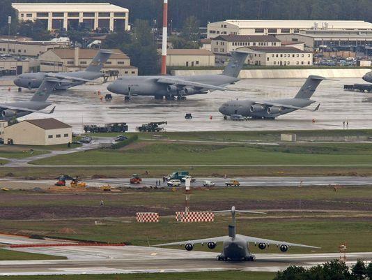 资料图:美军c-130运输机停泊在德国拉姆施坦因空军基地