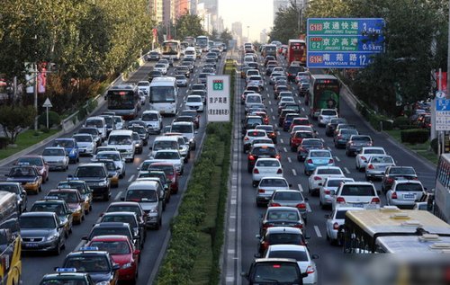 李稻葵:高速免费等于动员堵车 应长假涨价50%
