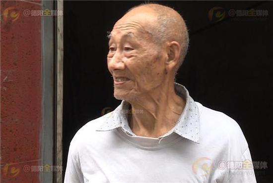 85���ү��������ȴ�յ�60Ԫ�ļٱ�