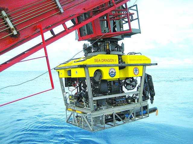 我国首次成功实施水下机器人无人缆控潜水器作