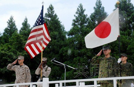 日本陆上自卫队与美国海军陆战队举行联合训练