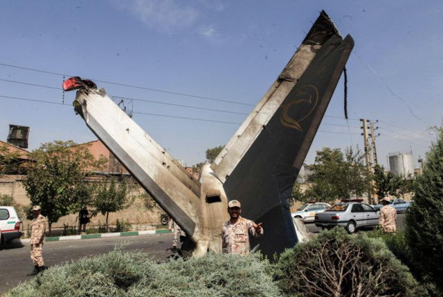 伊朗客机在德黑兰附近坠毁 48人遇难