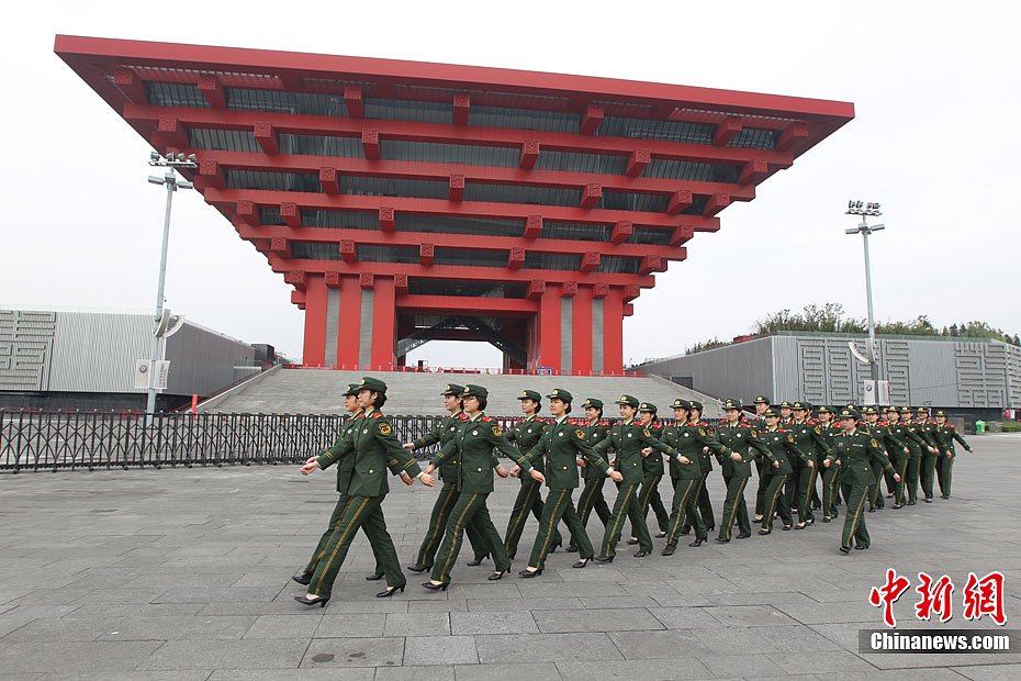 高清组图:最后的世博女兵 重温世博记忆