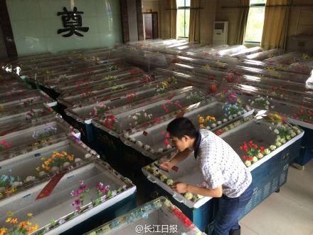 长江沉船救援:殡仪馆在准备大量冰棺