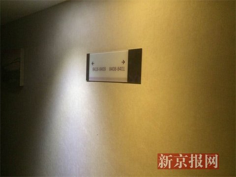 监拍女子酒店内遭男子尾随拖拽全过程(高清多图)