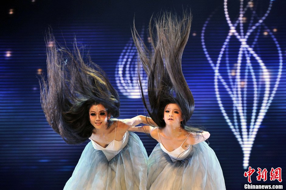 高清:杨丽萍湖南春晚献舞 或成告别演出