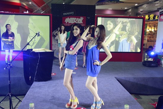 中国女孩成都站快乐比赛展现自我