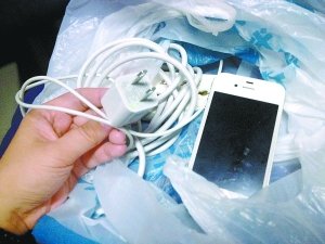30岁男子给iphone4充电时遭电击 心脏骤停