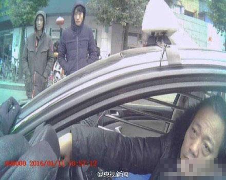 江苏一出租车司机吸毒后拉活 现已被逮捕