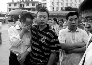 中国船员家属抵达湄公河惨案事发地祭奠遇难者