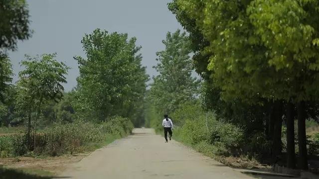 纪录片《摇摇晃晃的人间》剧照。 纪录片《摇摇晃晃的人间》剧照。