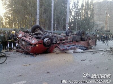 哈尔滨阳明滩大桥引桥发生坍塌 四辆货车坠落