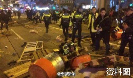 香港保安局长：约700暴徒参与旺角暴乱