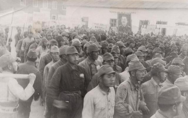 欢迎来地狱劳改:苏联人民热情欢迎日本战俘