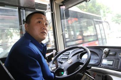 被指 甩盘子 公交司机挨打打没还手 12日,34路公交车司机冯高清图片