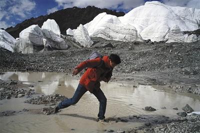 脆弱的长江源：当地冰川30年来退化近2000米(图)